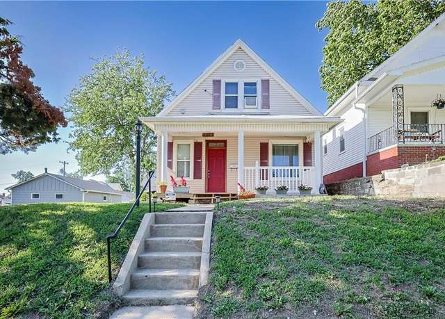 Property at 2627 Renick St, St Joseph, MO 64507, 5 beds, 1 bath