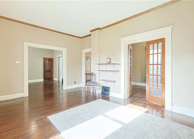 Property at 2627 Renick St, St Joseph, MO 64507, 5 beds, 1 bath
