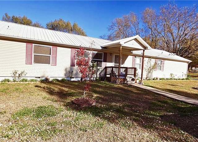Property at 37 Meadow View Dr, Mound City, KS 66056, 4 beds, 2 baths