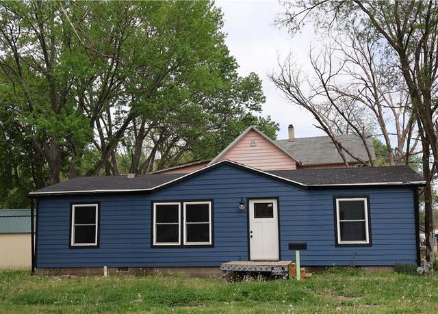 Property at 738 Pacific Ave, Osawatomie, KS 66064, 3 beds, 2 baths