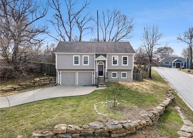 Property at 614 NE 36th St, Kansas City, MO 64116, 3 beds, 2.5 baths