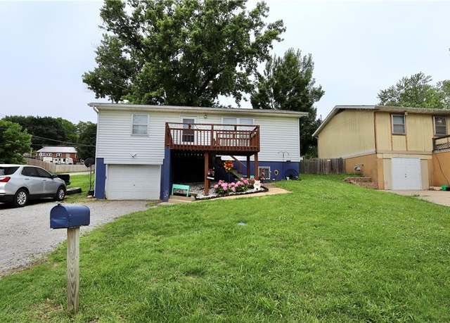 Property at 1429 S 6th St, Atchison, KS 66002, 2 beds, 1 bath