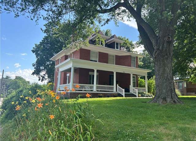 Property at 2514 Jackson St, St Joseph, MO 64507, 5 beds, 2.5 baths