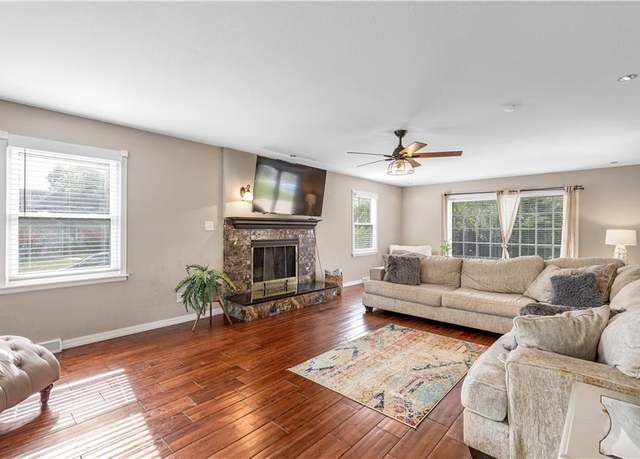 Property at 9526 Olmstead Rd, Kansas City, MO 64134, 4 beds, 3.5 baths