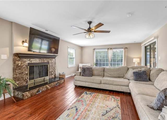 Property at 9526 Olmstead Rd, Kansas City, MO 64134, 4 beds, 3.5 baths