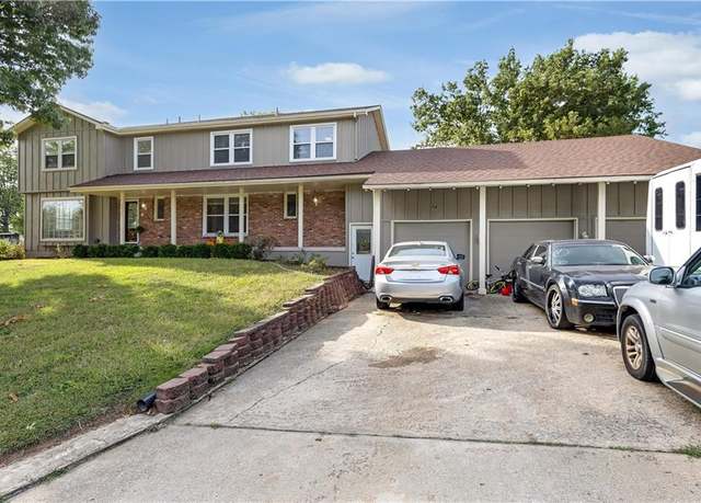 Property at 9526 Olmstead Rd, Kansas City, MO 64134, 4 beds, 3.5 baths
