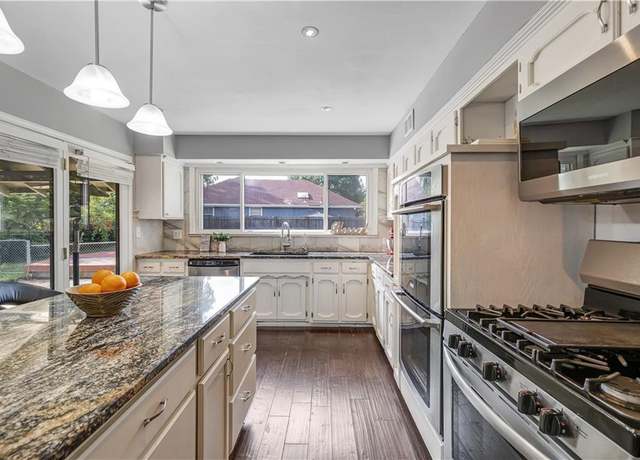 Property at 9526 Olmstead Rd, Kansas City, MO 64134, 4 beds, 3.5 baths