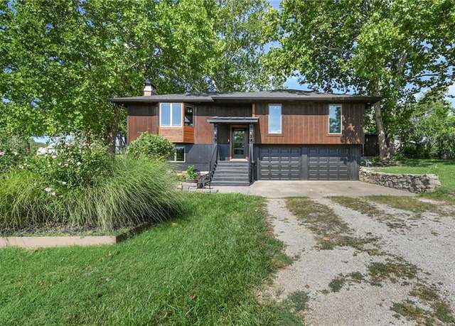 Property at 8540 Ottawa St, De Soto, KS 66018, 4 beds, 3 baths