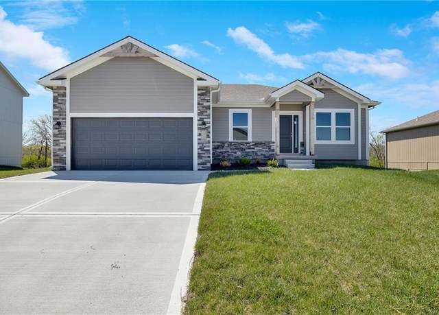 Property at 1411 SW 10th Ter, Oak Grove, MO 64075, 4 beds, 3 baths