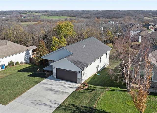 Property at 807 N Walnut Ln, Lone Jack, MO 64070, 4 beds, 3 baths