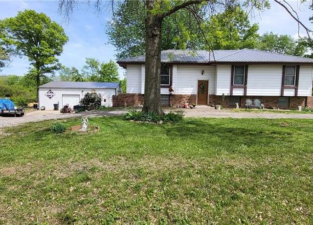 Property at 6801 SE Horseshoe Dr, Holt, MO 64048, 3 beds, 2.5 baths