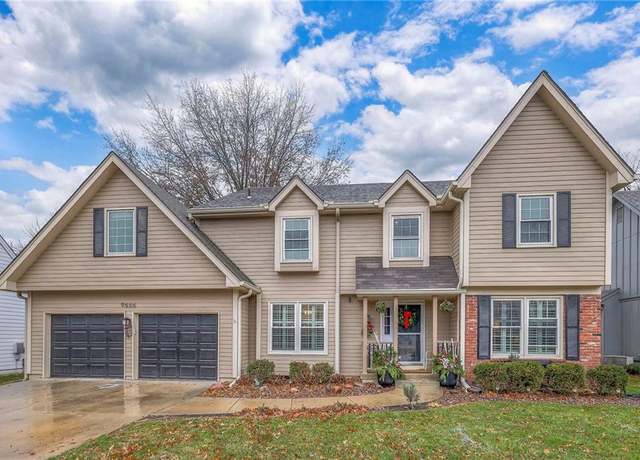 Property at 9555 W 123rd St, Overland Park, KS 66213, 4 beds, 3.5 baths