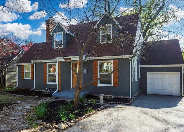 Property at 5232 Clark Dr, Roeland Park, KS 66205, 3 beds, 2.5 baths