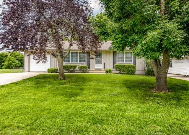 Property at 607 Green St, Lee's Summit, MO 64063, 2 beds, 1 bath