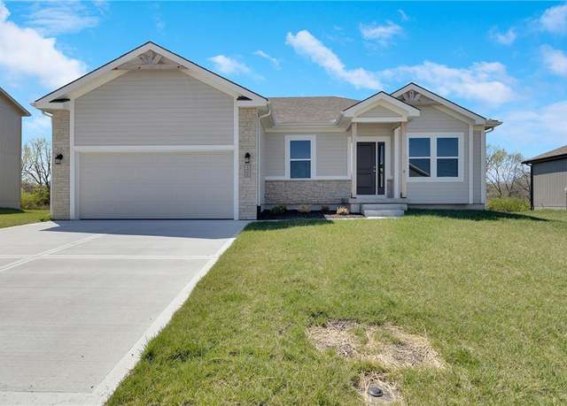 Property at 1405 SW 10th Ter, Oak Grove, MO 64075, 4 beds, 3 baths