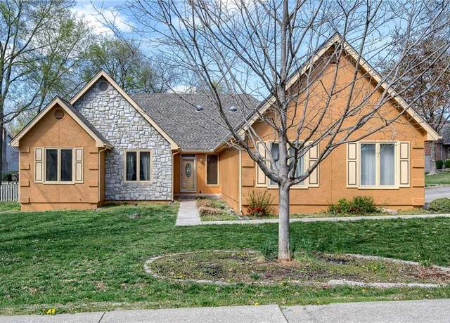 Property at 652 Butternut Ln, Liberty, MO 64068, 3 beds, 2.5 baths