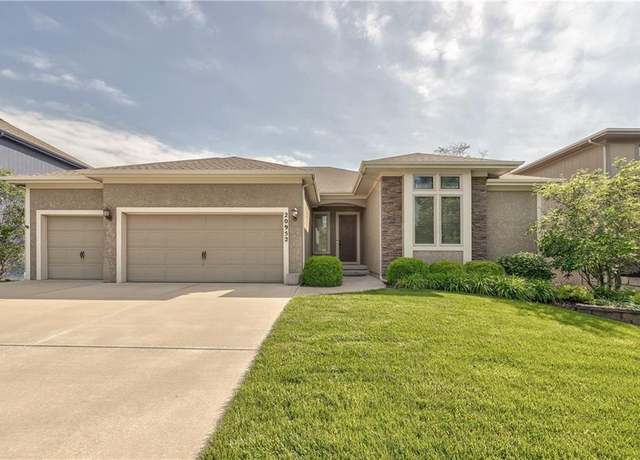 Property at 20952 W 113th Pl, Olathe, KS 66061, 4 beds, 4.5 baths