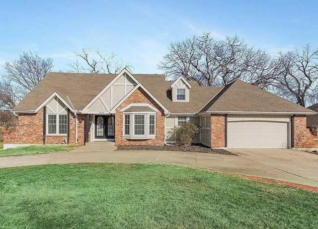 Property at 7007 Lakeshore Dr, Raytown, MO 64133, 5 beds, 3.5 baths