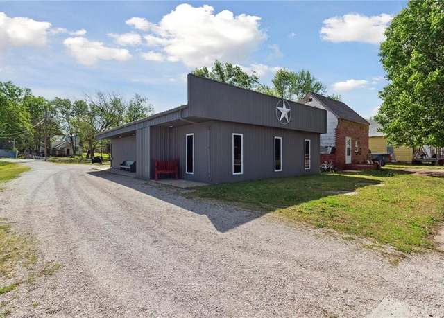 Property at 332 N 3rd St, Fredonia, KS 66736, 1 bed, 2 baths