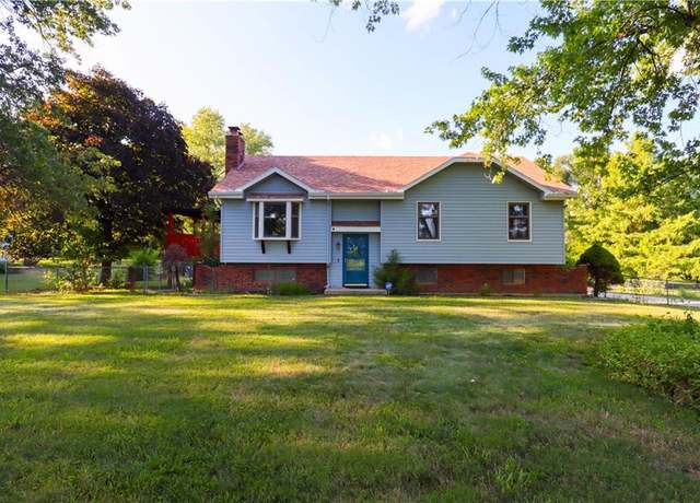 Property at 17980 W 191st St, Spring Hill, KS 66083, 3 beds, 2 baths