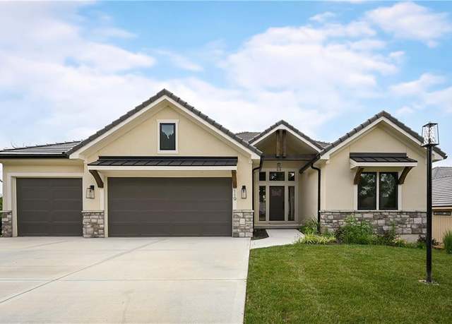 Property at 119 Teton Rdg, Lake Winnebago, MO 64034, 4 beds, 3 baths