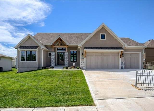 Property at 2721 NE 91st Pl, Kansas City, MO 64156, 4 beds, 3.5 baths
