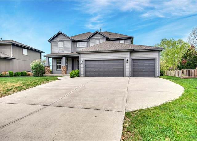 Property at 16109 S Heatherwood St, Olathe, KS 66062, 4 beds, 3.5 baths