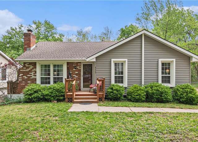 Property at 8009 N Brooklyn Ave, Kansas City, MO 64118, 3 beds, 2.5 baths
