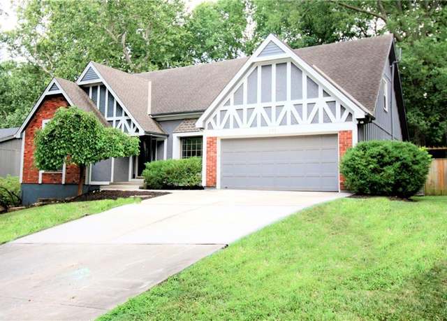 Property at 101 NW 44th St, Kansas City, MO 64116, 5 beds, 4.5 baths