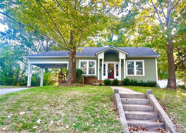 Property at 824 N Washington St, Nevada, MO 64772, 3 beds, 2 baths