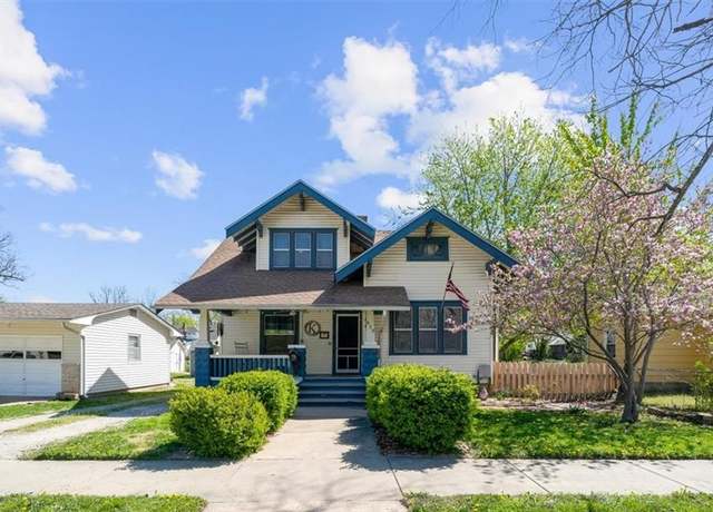 Property at 825 S Oak St, Ottawa, KS 66067, 3 beds, 2 baths