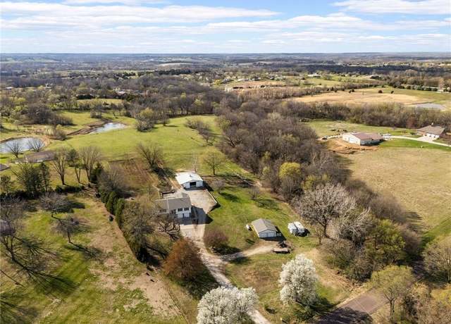 Property at 17259 174th St, Basehor, KS 66007, 4 beds, 3 baths