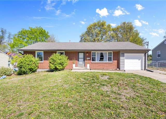 Property at 102 NW 64th Ter, Kansas City, MO 64118, 3 beds, 3 baths