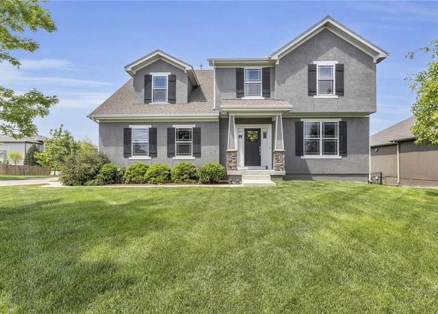 Property at 17276 S Schweiger Dr, Olathe, KS 66062, 4 beds, 3.5 baths
