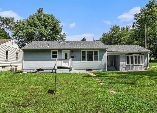 Property at 1014 Cheyenne St, Leavenworth, KS 66048, 3 beds, 2 baths