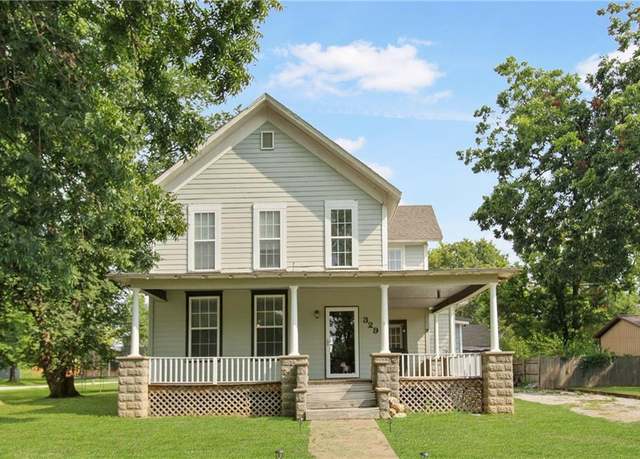 Property at 329 Plum St St, Chetopa, KS 67336, 3 beds, 2 baths