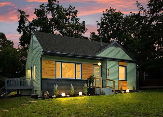 Property at 811 E 75th St, Kansas City, MO 64131, 4 beds, 2 baths