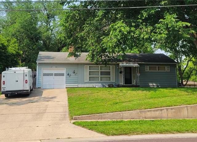 Property at 8218 W 87th St, Overland Park, KS 66212, 2 beds, 2 baths