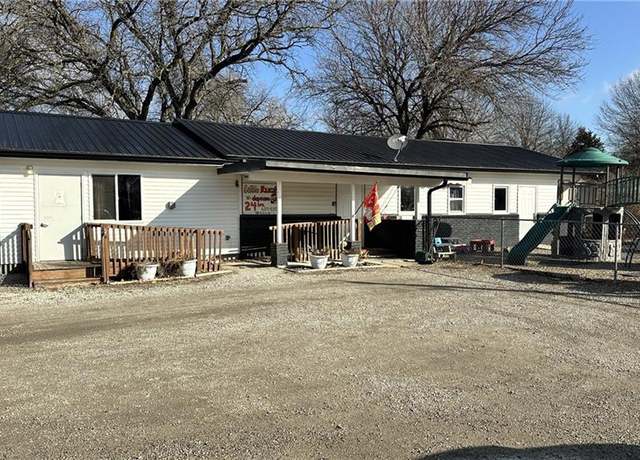 Property at 901 E 2nd St, Trenton, MO 64683, 1 bed, 1 bath