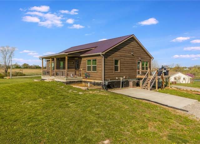 Property at 13637 166th St, Bonner Springs, KS 66012, 3 beds, 3.5 baths
