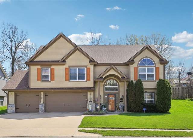 Property at 205 Doubletree Ln, Smithville, MO 64089, 4 beds, 3 baths