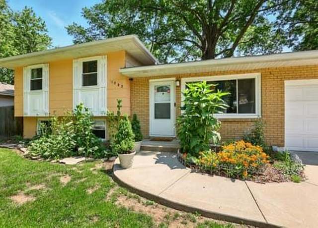 Property at 1203 S Skyline Dr, Liberty, MO 64068, 3 beds, 2 baths