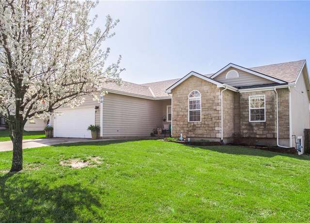Property at 2180 Rock Creek Dr, Tonganoxie, KS 66086, 4 beds, 3 baths