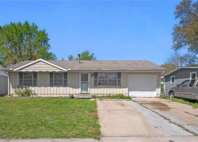 Property at 320 Holiday Dr, Lansing, KS 66043, 3 beds, 2 baths