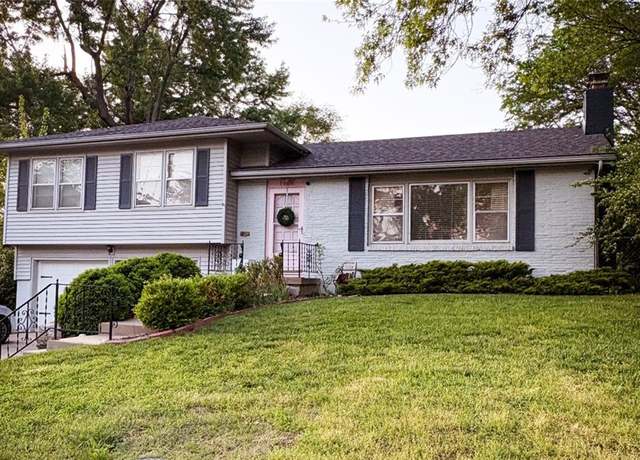 Property at 1104 W 89th St, Kansas City, MO 64114, 3 beds, 1.5 baths