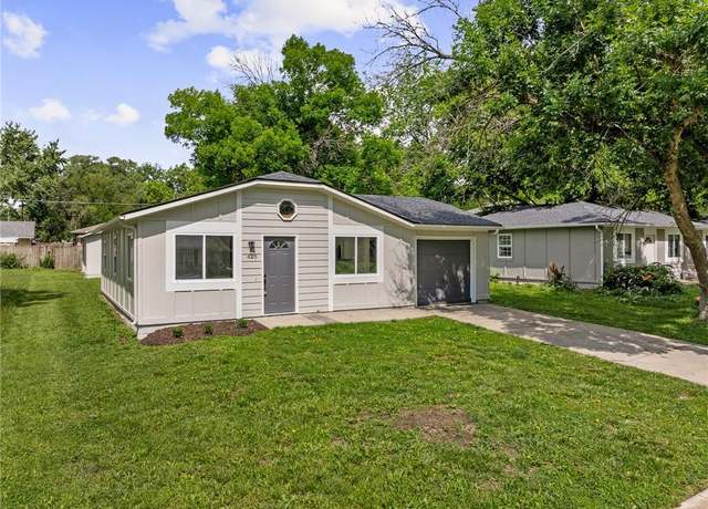 Property at 423 N Walnut St, Olathe, KS 66061, 3 beds, 1 bath