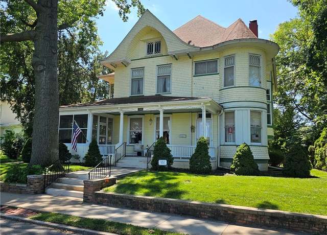 Property at 409 N Esplanade St, Leavenworth, KS 66048, 5 beds, 2.5 baths