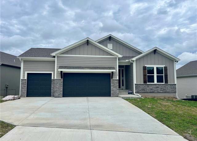 Property at 1128 SW Whitby Dr, Lee's Summit, MO 64083, 4 beds, 3.5 baths