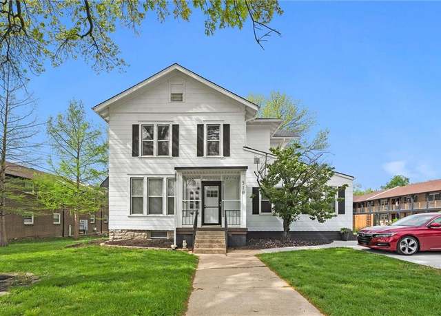 Property at 510 E Park St, Olathe, KS 66061, 7 beds, 4 baths