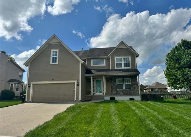 Property at 1315 Georgetown Dr, Lee's Summit, MO 64082, 4 beds, 2.5 baths